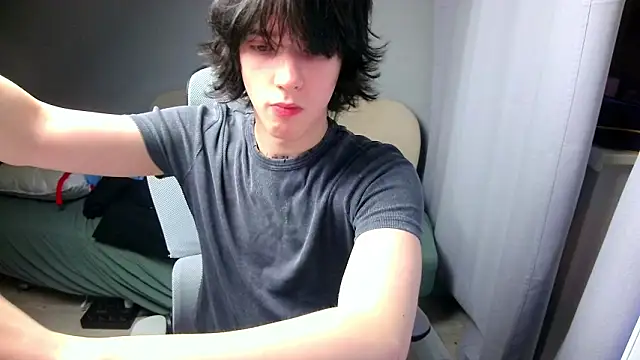 Snapshot of LeonBoykisser chatting on 03/19/26, 10:36 LeonBoykisser online show from 03/19/26, 10:36