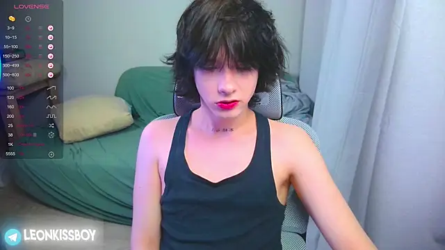 Snapshot of LeonBoykisser chatting on 04/04/26, 02:36 LeonBoykisser online show from 04/04/26, 02:36
