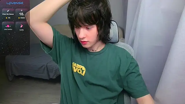 Snapshot of LeonBoykisser chatting on 05/09/26, 03:50 LeonBoykisser online show from 05/09/26, 03:50