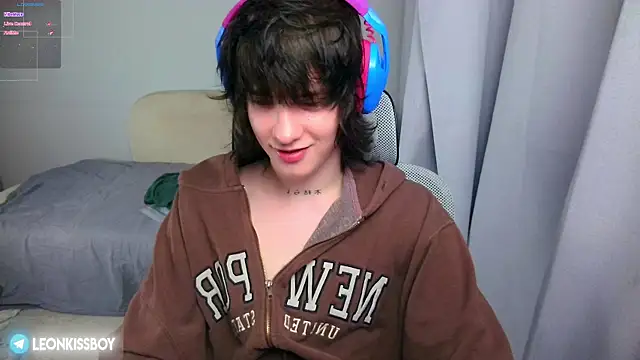 Snapshot of LeonBoykisser chatting on 06/11/26, 06:50 LeonBoykisser online show from 06/11/26, 06:50