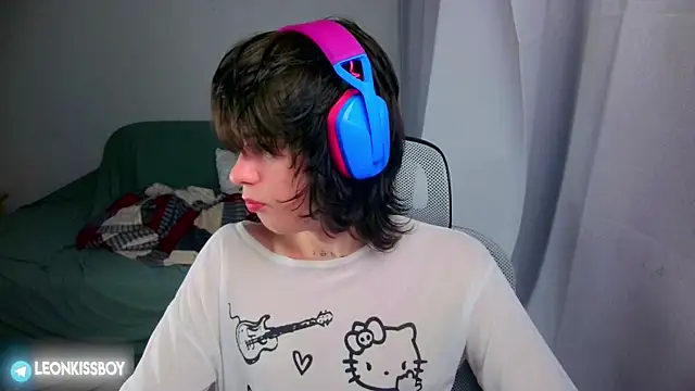 LeonBoykisser online show from 06/29/26, 08:53