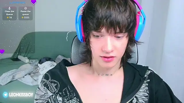 LeonBoykisser online show from 07/10/26, 06:07
