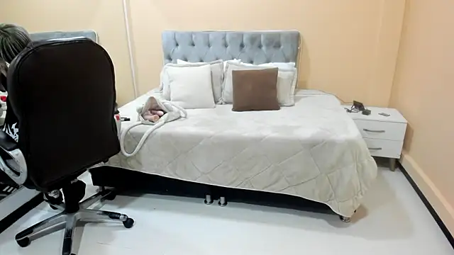 Snapshot of Bela_Craxkerr chatting on 03/15/26, 11:49 Bela Craxkerr online show from 03/15/26, 11:49