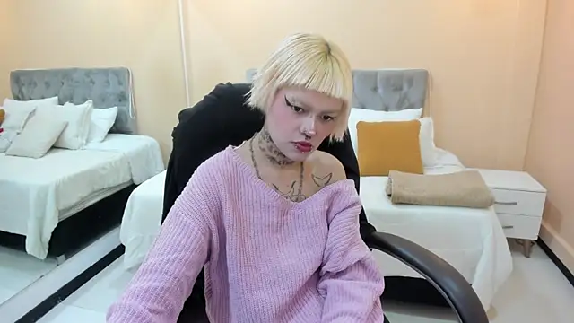 Snapshot of Bela_Craxkerr chatting on 04/05/26, 12:35 Bela Craxkerr online show from 04/05/26, 12:35
