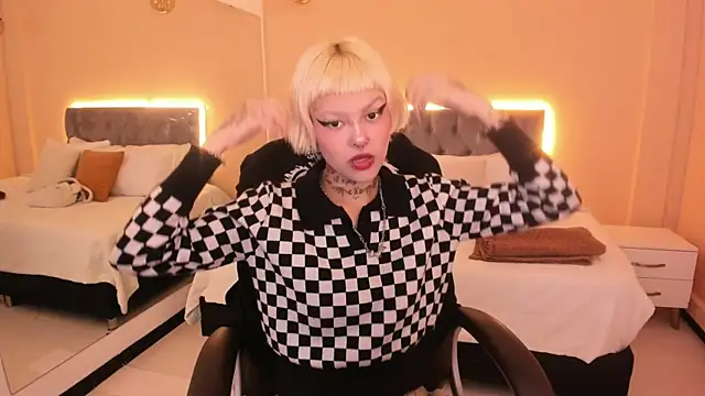 Snapshot of Bela_Craxkerr chatting on 04/07/26, 01:00 Bela Craxkerr online show from 04/07/26, 01:00