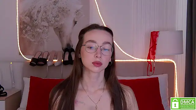 Snapshot of Emily_Simon chatting on 03/02/26, 05:52 Emily Simon online show from 03/02/26, 05:52