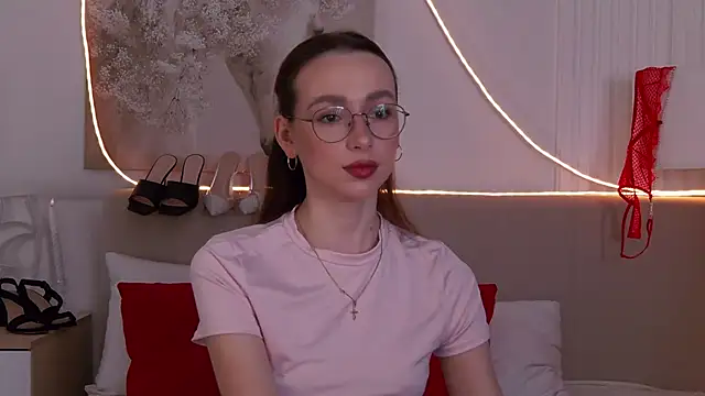 Snapshot of Emily_Simon chatting on 03/18/26, 04:26 Emily Simon online show from 03/18/26, 04:26