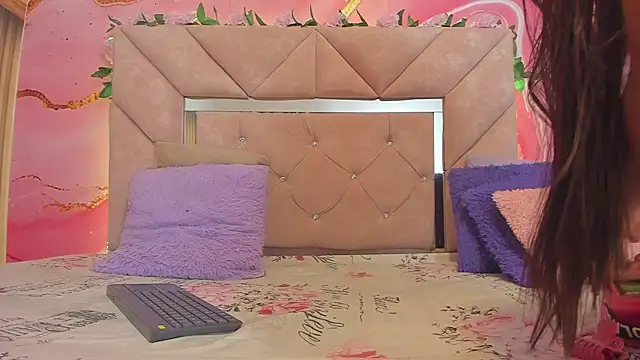 sweet  luna   online show from 06/10/26, 11:09