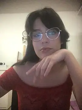 Snapshot of ElisaGoth chatting on 07/05/26, 11:34 ElisaGoth online show from 07/05/26, 11:34