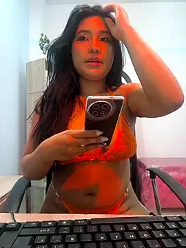 Snapshot of valenlopezz_ chatting on 05/02/26, 03:44 valenlopezz online show from 05/02/26, 03:44