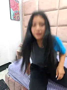Snapshot of valenlopezz_ chatting on 05/08/26, 05:24 valenlopezz online show from 05/08/26, 05:24