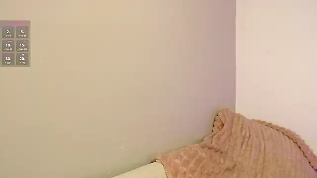 Snapshot of chloe_peach_ chatting on 04/21/26, 12:22 chloe peach online show from 04/21/26, 12:22