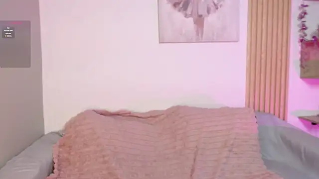 Snapshot of chloe_peach_ chatting on 04/28/26, 12:21 chloe peach online show from 04/28/26, 12:21