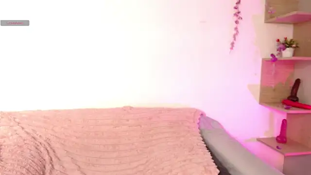 Snapshot of chloe_peach_ chatting on 05/19/26, 12:11 chloe peach online show from 05/19/26, 12:11
