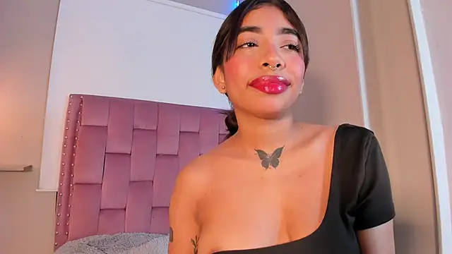 Snapshot of Scarlet_Vixen_ chatting on 04/30/26, 12:33 Scarlet Vixen online show from 04/30/26, 12:33