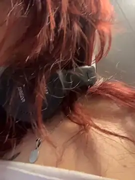 Snapshot of elodie_rouge chatting on 04/01/26, 11:33 elodie rouge online show from 04/01/26, 11:33