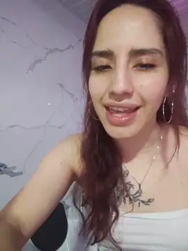 Snapshot of elodie_rouge chatting on 04/10/26, 03:23 elodie rouge online show from 04/10/26, 03:23