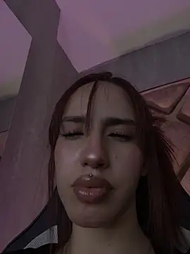 Snapshot of elodie_rouge chatting on 04/23/26, 12:29 elodie rouge online show from 04/23/26, 12:29