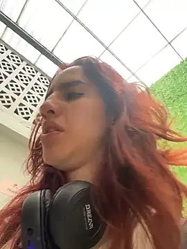 Snapshot of elodie_rouge chatting on 05/08/26, 01:16 elodie rouge online show from 05/08/26, 01:16