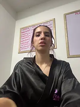 Snapshot of elodie_rouge chatting on 05/20/26, 12:17 elodie rouge online show from 05/20/26, 12:17