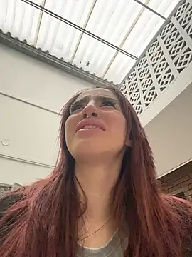Snapshot of elodie_rouge chatting on 06/06/26, 11:37 elodie rouge online show from 06/06/26, 11:37
