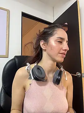 elodie rouge online show from 07/28/26, 04:39