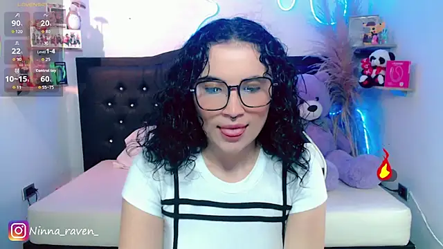 Snapshot of AriaDark chatting on 05/17/26, 11:01 AriaDark online show from 05/17/26, 11:01