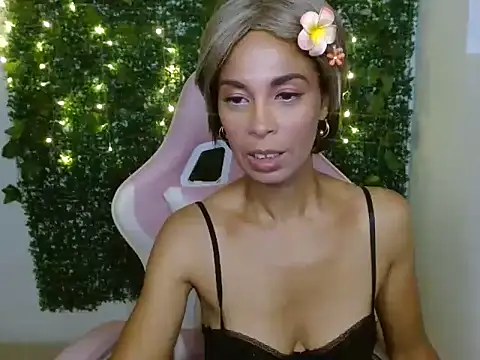 Snapshot of rosa_skinny chatting on 03/06/26, 01:46 rosa skinny online show from 03/06/26, 01:46
