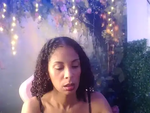 Snapshot of rosa_skinny chatting on 06/06/26, 08:57 rosa skinny online show from 06/06/26, 08:57