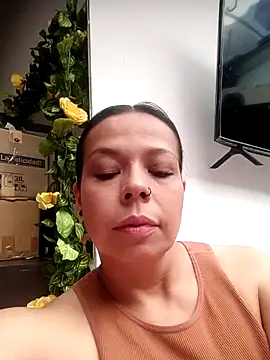 Snapshot of RossyAlvarez chatting on 03/15/26, 12:44 RossyAlvarez online show from 03/15/26, 12:44