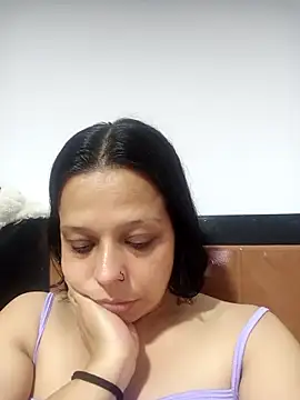 Snapshot of RossyAlvarez chatting on 03/18/26, 12:14 RossyAlvarez online show from 03/18/26, 12:14