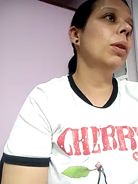 Snapshot of RossyAlvarez chatting on 03/28/26, 01:27 RossyAlvarez online show from 03/28/26, 01:27