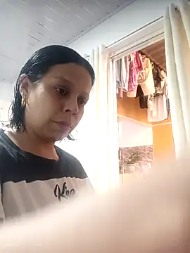 Snapshot of RossyAlvarez chatting on 04/05/26, 10:29 RossyAlvarez online show from 04/05/26, 10:29