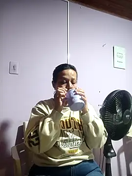 Snapshot of RossyAlvarez chatting on 04/08/26, 02:22 RossyAlvarez online show from 04/08/26, 02:22