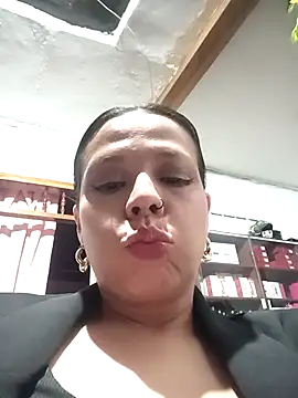Snapshot of RossyAlvarez chatting on 04/18/26, 12:58 RossyAlvarez online show from 04/18/26, 12:58