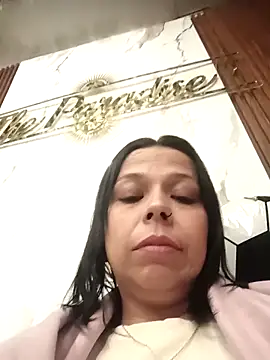 Snapshot of RossyAlvarez chatting on 06/30/26, 05:19 RossyAlvarez online show from 06/30/26, 05:19