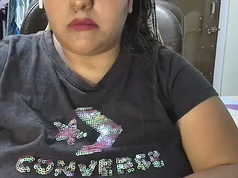 Snapshot of GaggingGirl_ chatting on 06/19/26, 07:06 GaggingGirl online show from 06/19/26, 07:06