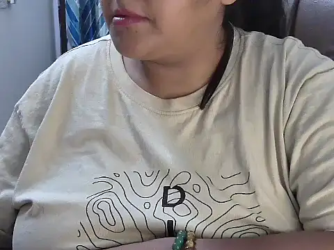 Snapshot of GaggingGirl_ chatting on 06/22/26, 06:49 GaggingGirl online show from 06/22/26, 06:49