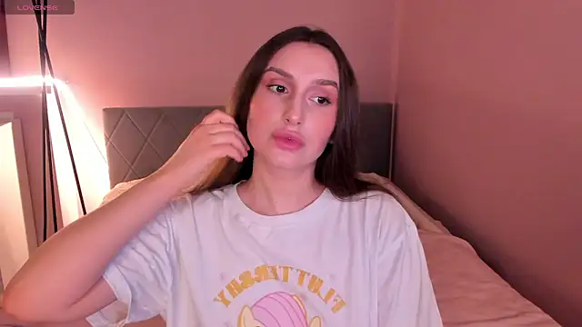 Snapshot of Celine_Coello chatting on 06/11/26, 08:18 Celine Coello online show from 06/11/26, 08:18