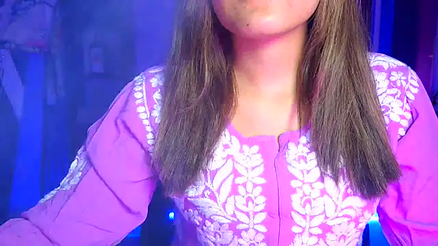 Snapshot of _Maanvi_ chatting on 05/25/26, 06:14 Maanvi online show from 05/25/26, 06:14