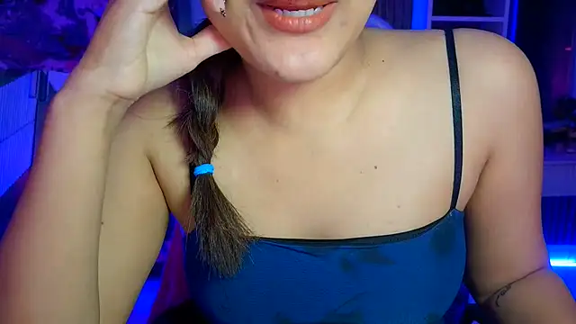 Snapshot of _Maanvi_ chatting on 06/14/26, 01:14 Maanvi online show from 06/14/26, 01:14