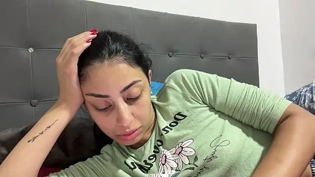 AbrilSantosxo online show from 05/22/26, 01:06