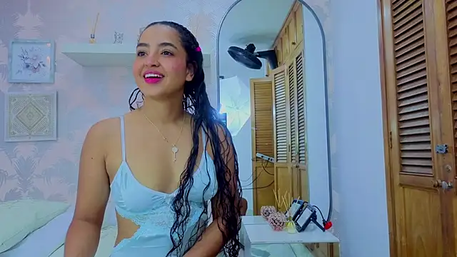 Snapshot of Emma_Thompssonn chatting on 03/14/26, 11:48 Emma Thompssonn online show from 03/14/26, 11:48