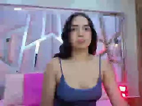 Snapshot of Emma_Thompssonn chatting on 04/14/26, 12:11 Emma Thompssonn online show from 04/14/26, 12:11