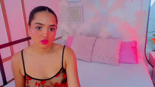 Snapshot of Emma_Thompssonn chatting on 04/26/26, 12:14 Emma Thompssonn online show from 04/26/26, 12:14