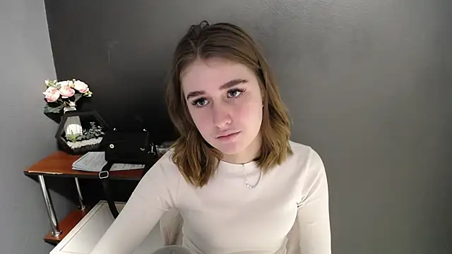 Snapshot of Sunny_siren chatting on 02/17/26, 02:02 Sunny siren online show from 02/17/26, 02:02