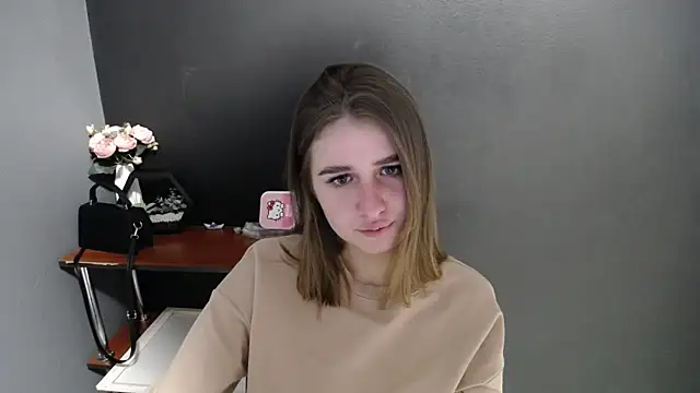 Snapshot of Sunny_siren chatting on 02/24/26, 01:31 Sunny siren online show from 02/24/26, 01:31