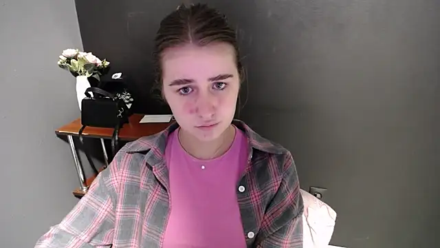 Snapshot of Sunny_siren chatting on 03/12/26, 01:39 Sunny siren online show from 03/12/26, 01:39
