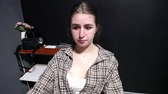 Snapshot of Sunny_siren chatting on 03/18/26, 02:09 Sunny siren online show from 03/18/26, 02:09