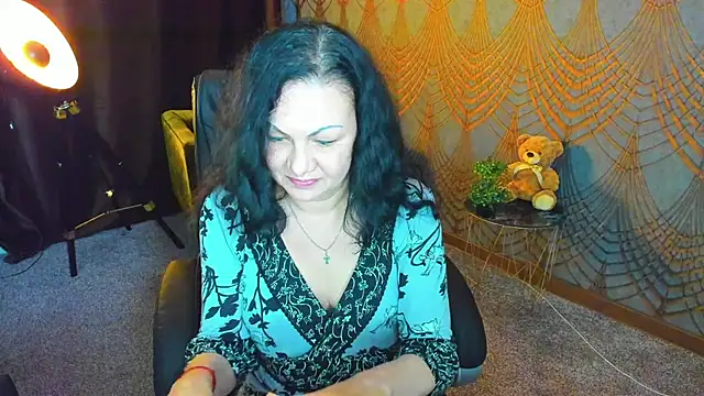 IrissMoon online show from 05/11/26, 02:45